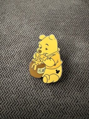 Disneyland 2025 Wave B Hidden Mickey - Yellow Color Story Pooh